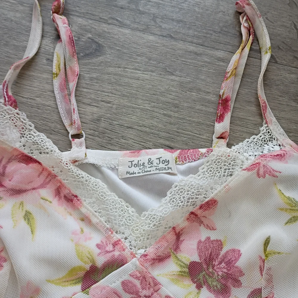 Floral Lace Trim Cami Tank Top - Pink Roses on White - Picture 7 of 8